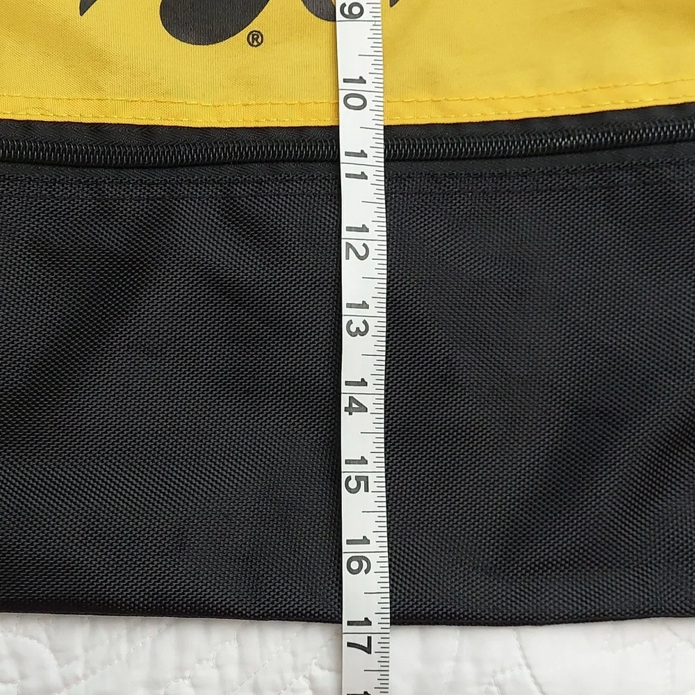 *~ Logo Iowa Hawkeyes Stylish Yellow, Black Drawstring Backpack, Excellent Cond